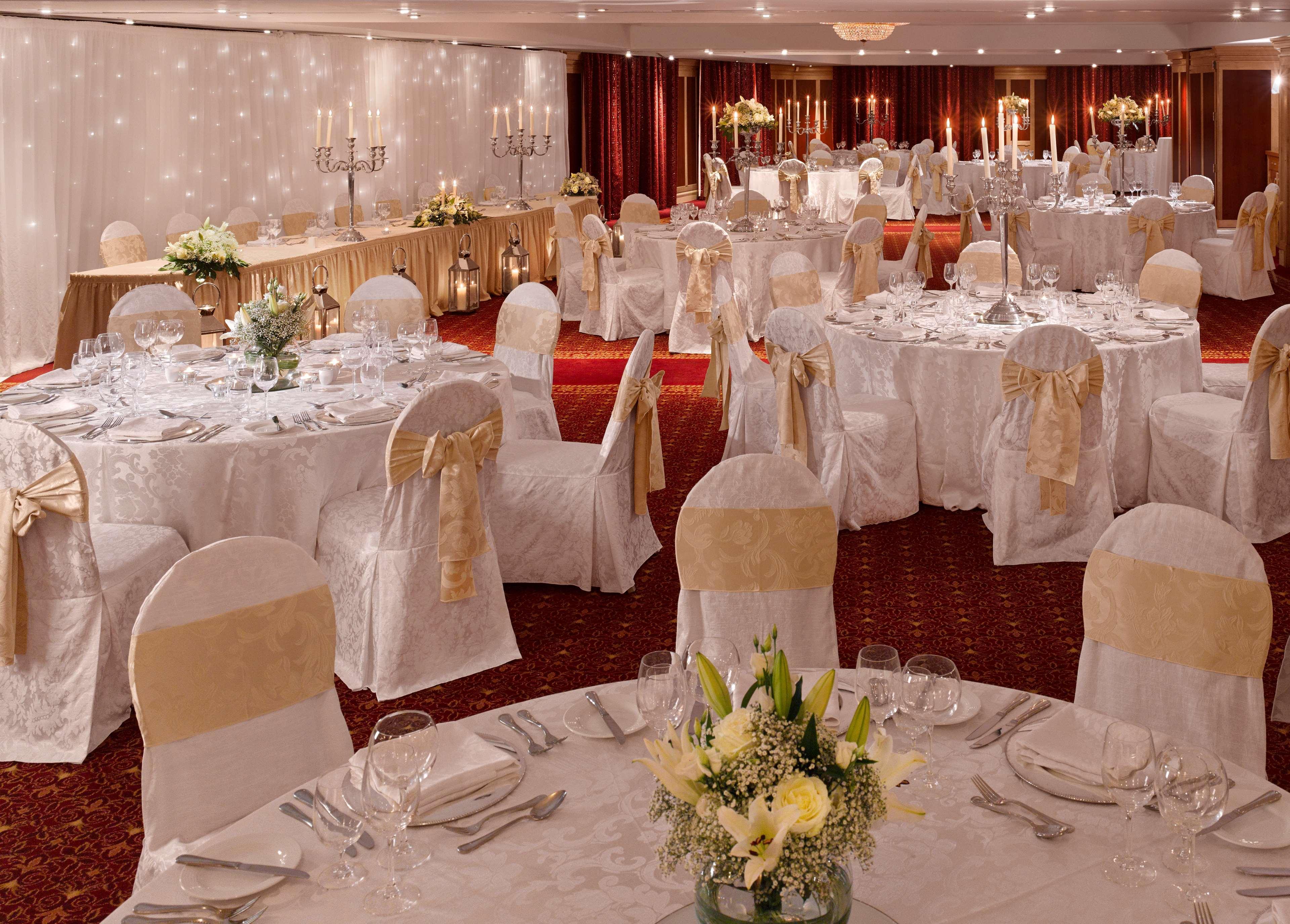Radisson Blu St. Helen'S Hotel Dublino Esterno foto The ballroom at the Crowne Plaza Hotel, Dublin