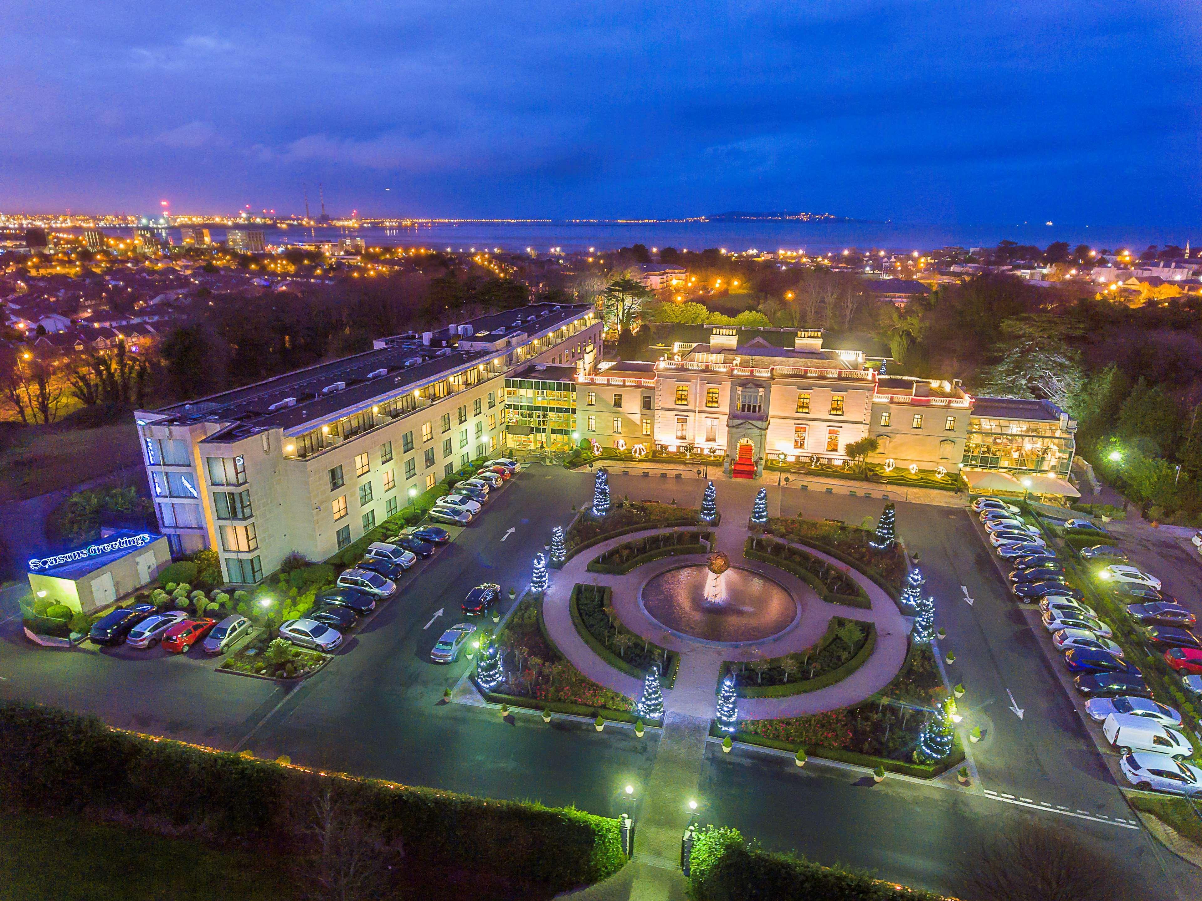 Radisson Blu St. Helen'S Hotel Dublino Esterno foto Aerial view of the hotel