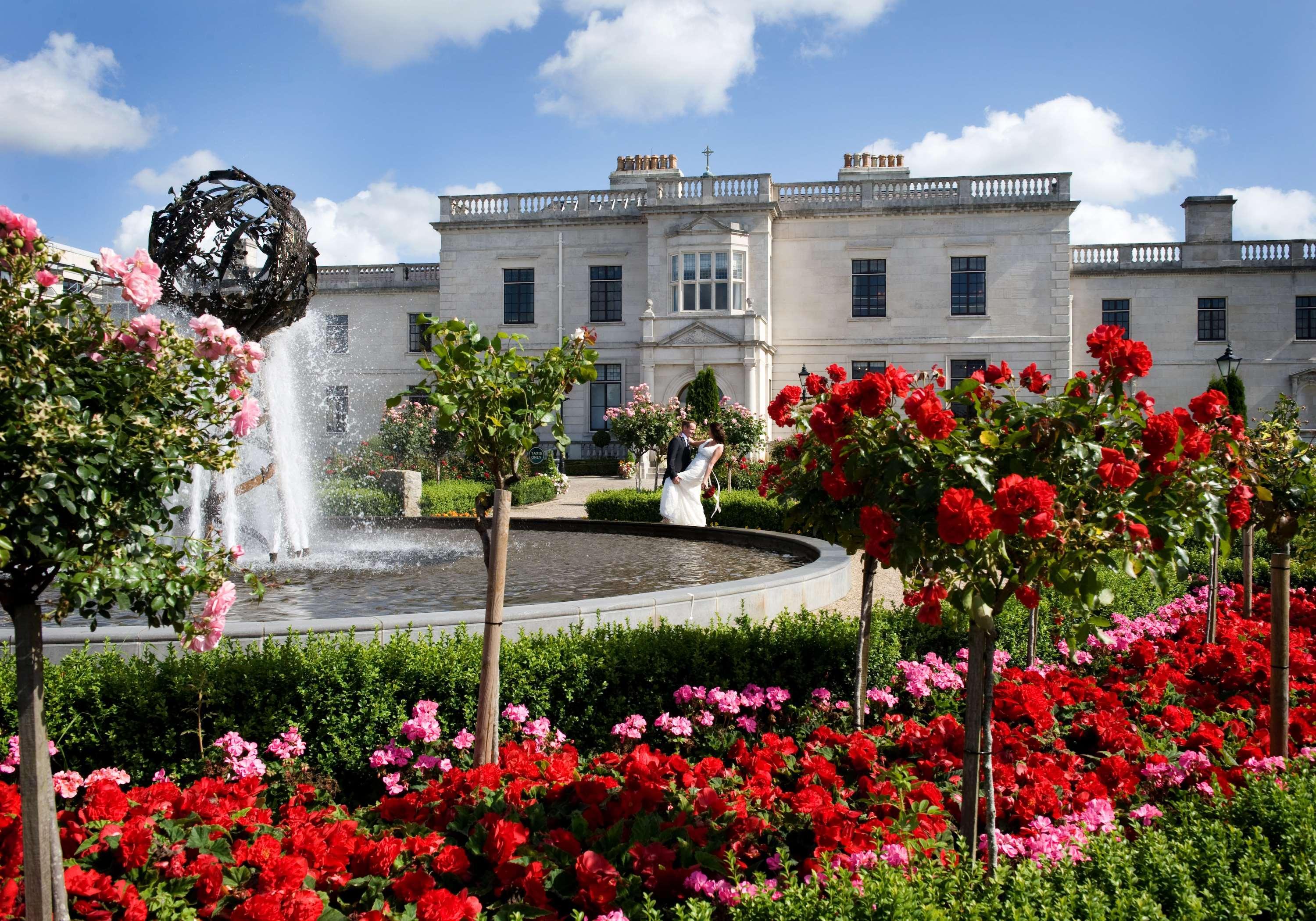 Radisson Blu St. Helen'S Hotel Dublino Esterno foto The Rose Garden at the National Leprechaun Museum