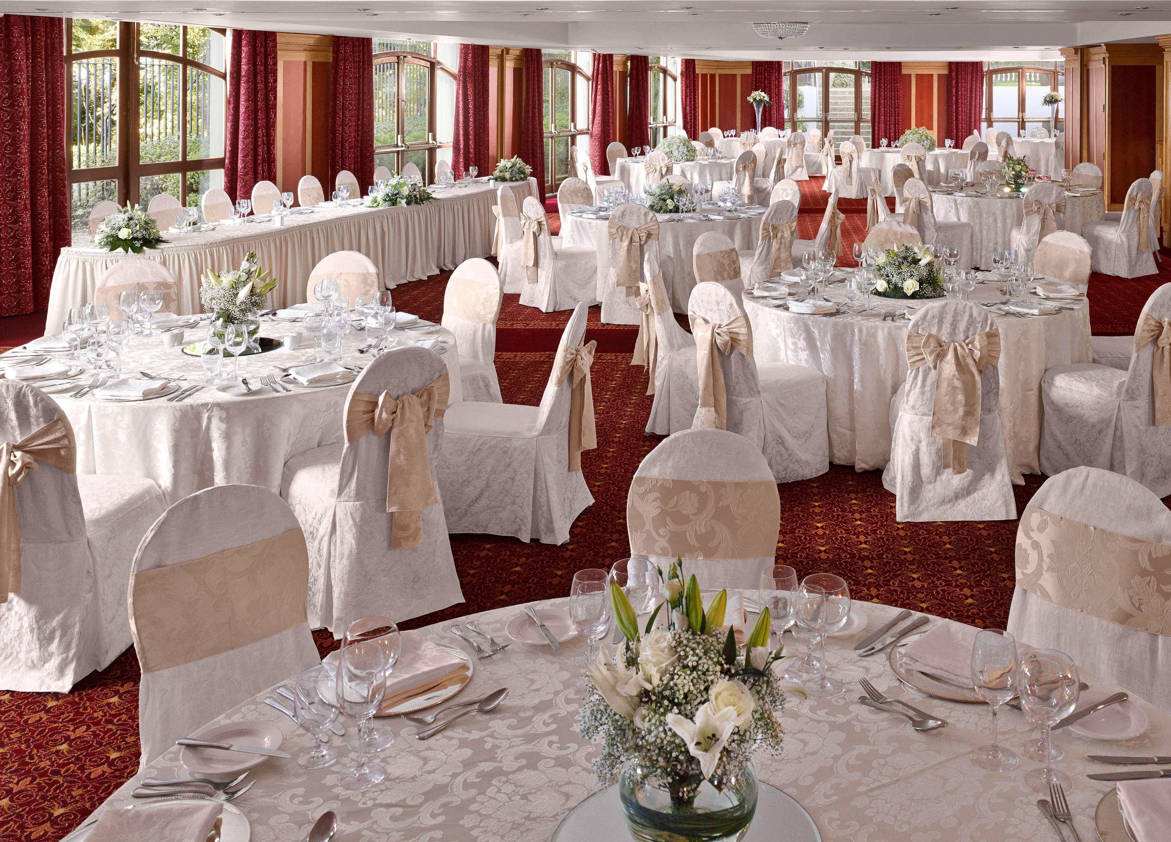 Radisson Blu St. Helen'S Hotel Dublino Esterno foto A wedding reception