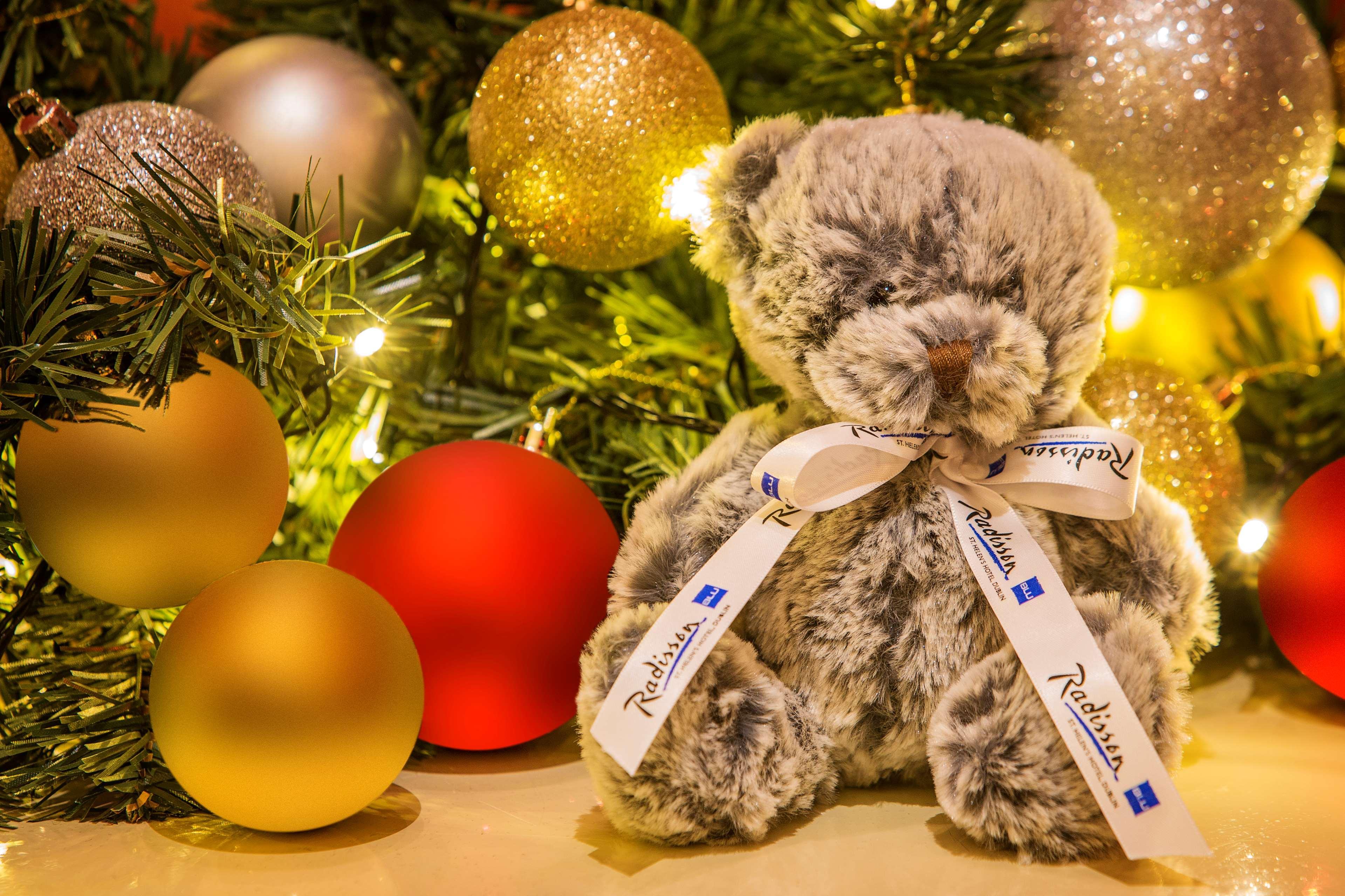 Radisson Blu St. Helen'S Hotel Dublino Esterno foto The 2018 European Christmas Bear